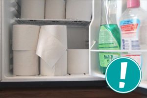 Ein Kühlschrank voller Klopapier