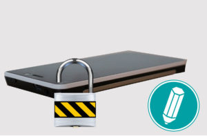 Ein Schloß ist an einem Smartphone befestigt.